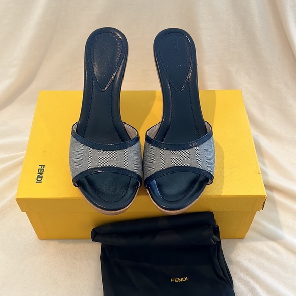 FENDI HEELS - Picture 3 of 9